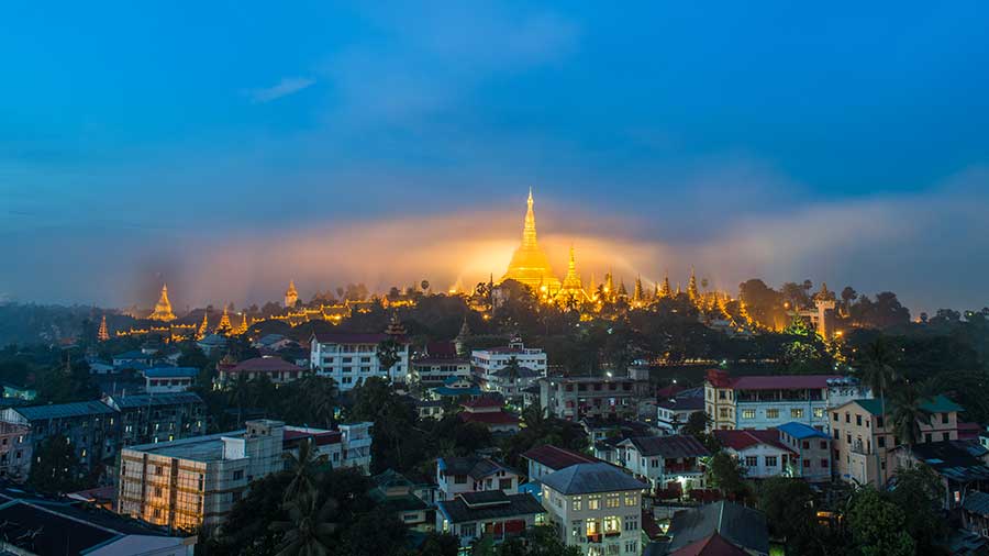 Shwedagon-paya-pagoda-myanmar-backpacker